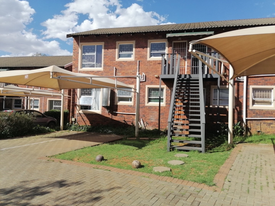 2 Bedroom Property for Sale in Langenhovenpark Free State
